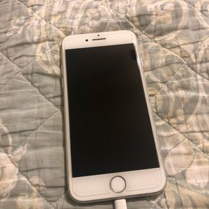 iPhone 8 used, in good condition. Battery at 84%.
